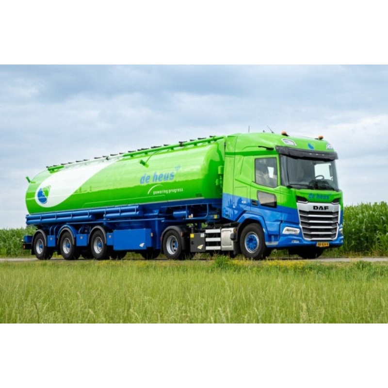 [ Pre-order ] 01-5138 WSI 1:50 De Heus Voeders DAF XF SH MY25 WITH SKY LIGHTS 4X2 ANIMALFEED BULK TRAILER – 3 AXLE