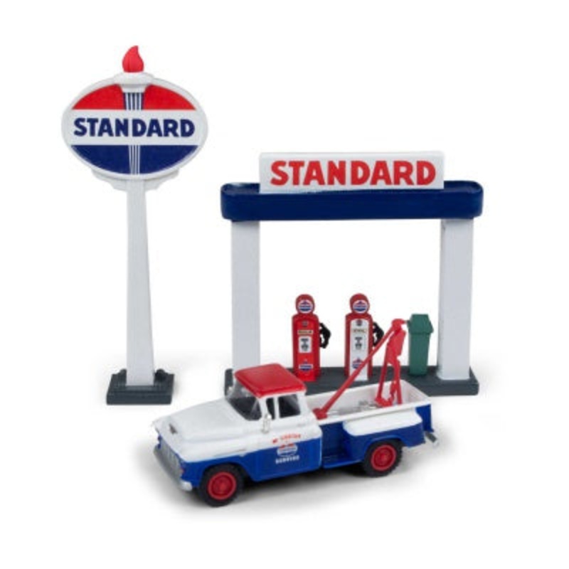 1955 Chevy Tow Truck – Standard Oil w/Sign and Pumps