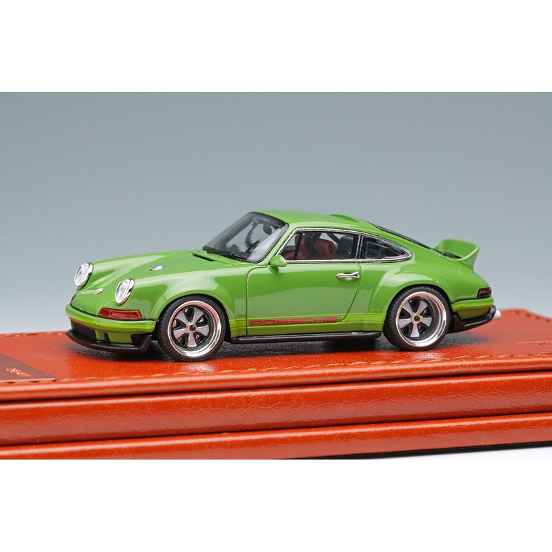 [ Back-order ] Make Up Titan64 TM004B 1:64 Singer DLS Green