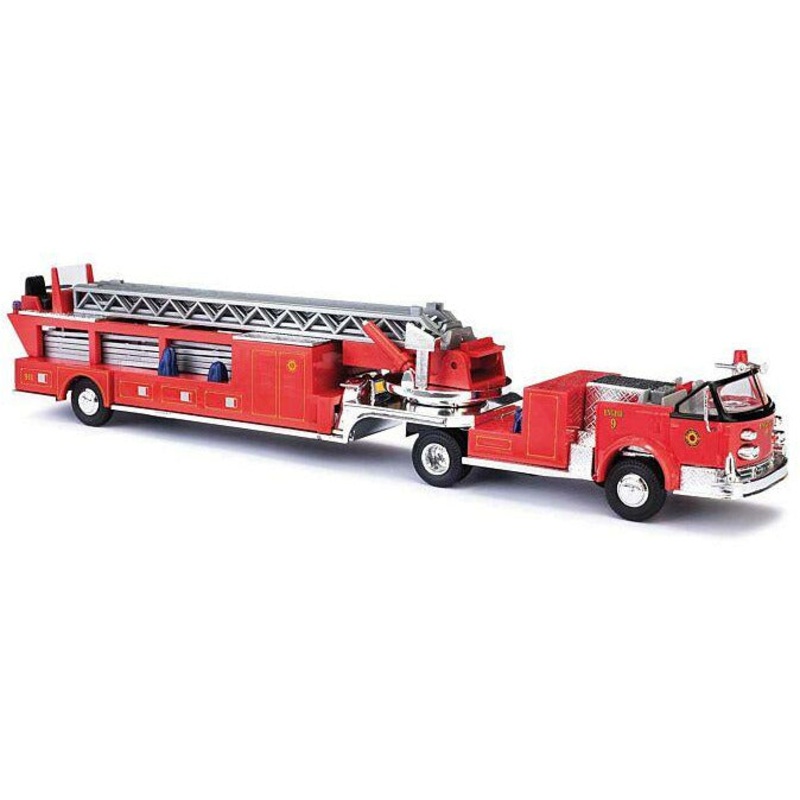 1968 American-LaFrance Fire Hook and Ladder Truck with Open Cab – Assembled Fire Department [HO]